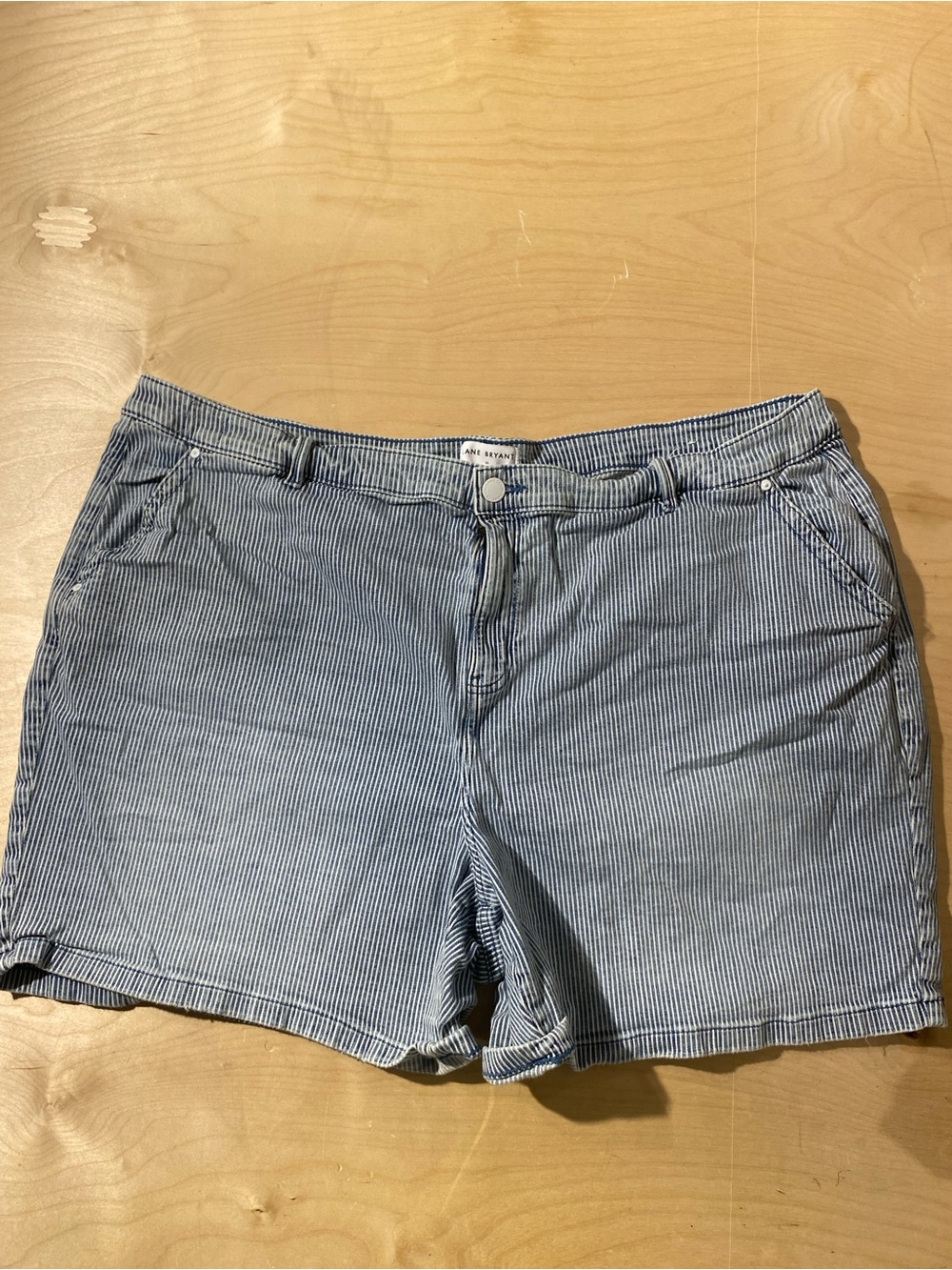 Lane Bryant Light Blue Pinstripe Shortsighted 28 ( (W)